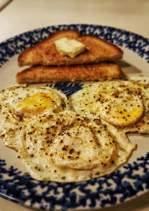 A picture of Over-easy Pucker Up Eggs.