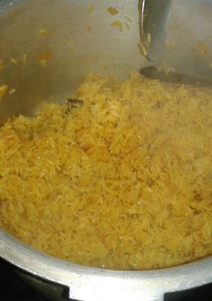 A picture of spiced turmeric pulao.