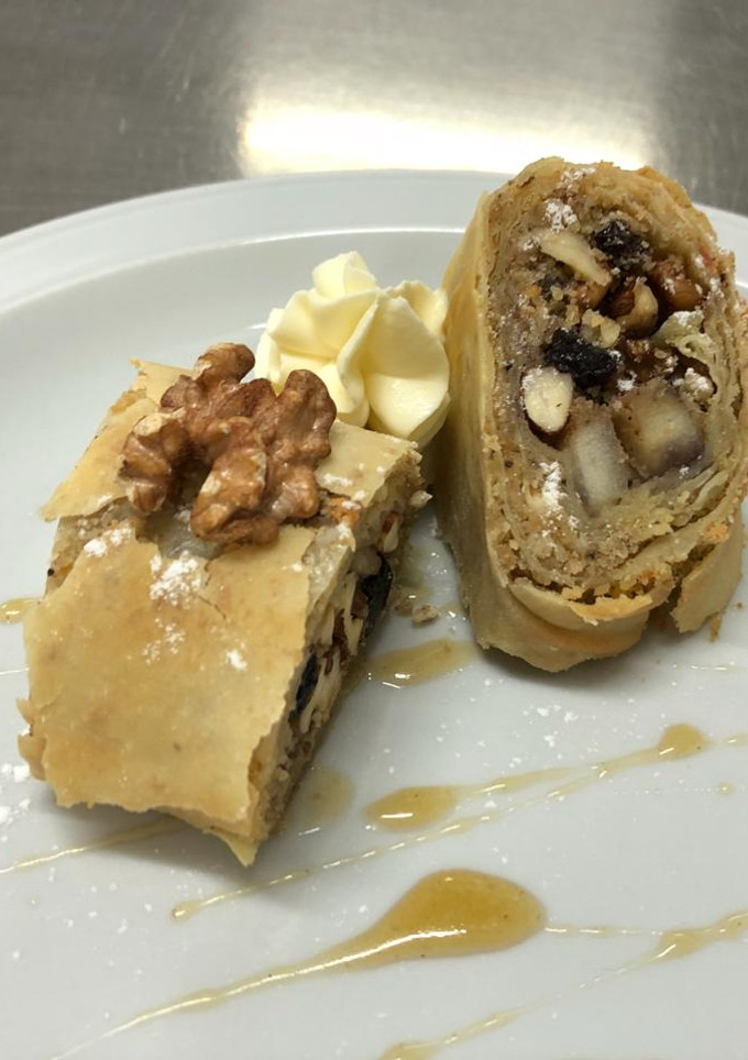 Una foto de Clasiquisimo Strudel de manzanas 😋