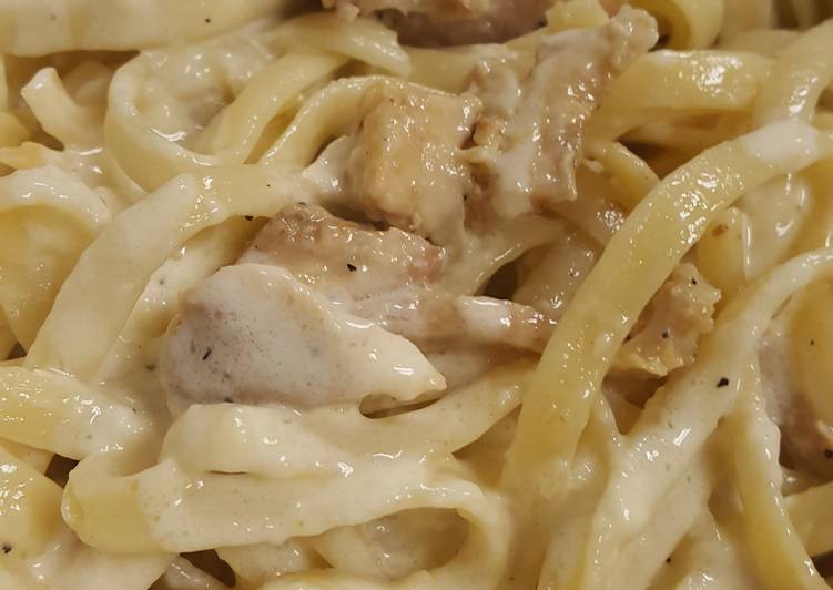 Chicken Alfredo Fettuccini recipe main photo. pinterest. twitter. facebook....