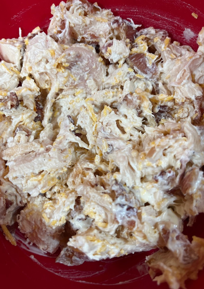 A picture of Bacon & Chicken Salad.
