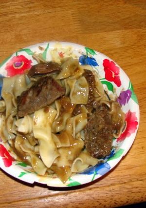 A picture of taisen's beef tips with red wine gravy.
