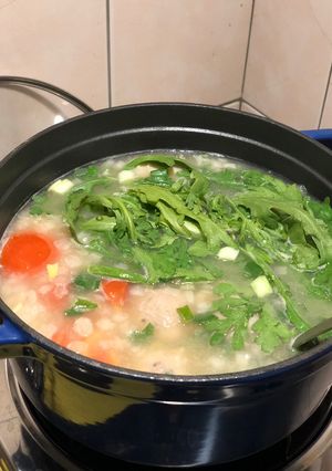 步步蒿升（茼蒿味增貢丸鍋） 的食譜成品照片