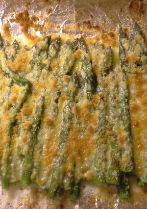 A picture of Broiled parmesan asparagus.
