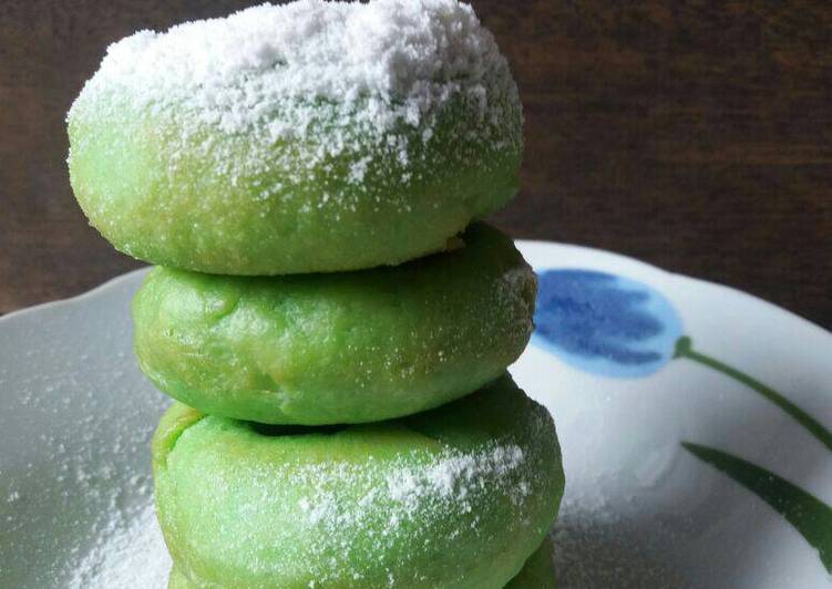 Eggless Green Donuts