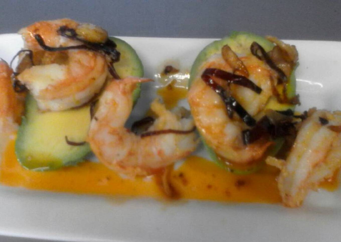 Aguacates rellenos de camarones