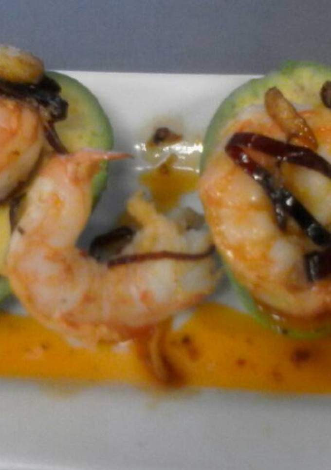 Una foto de Aguacates rellenos de camarones