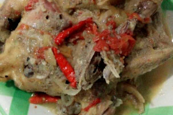 Bagaimana Membuat Ingkung ayam pedas Ekonomis