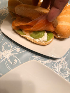 Una foto de Panecillos con salmón