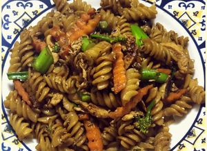 รูปของ Fusilli (ฟูชิลี่) ผัดซีอิ้วไก่ 😚