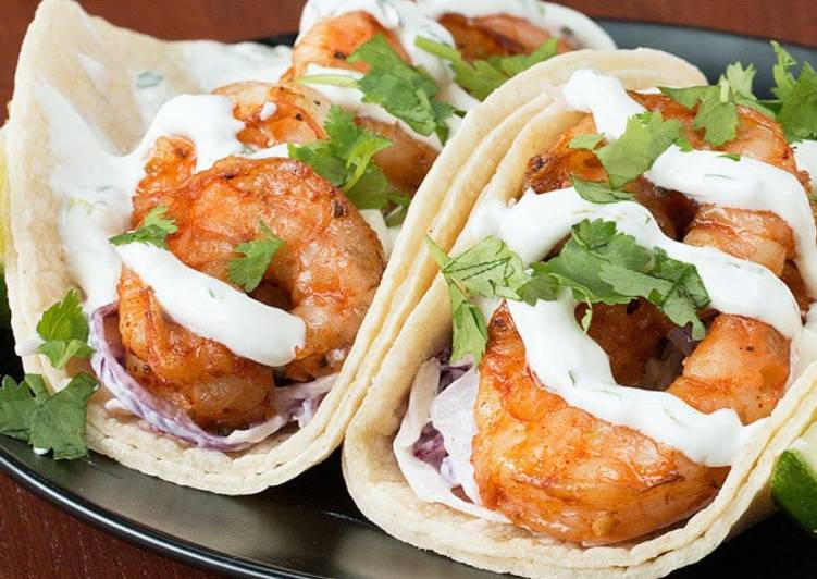 Tacos de Camarón con paprika y aderezo de Cilantro