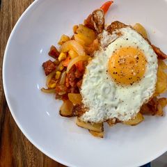 A picture of Chorizo and sweetcorn hash.