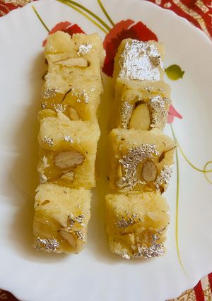 A picture of Coconut burfi.