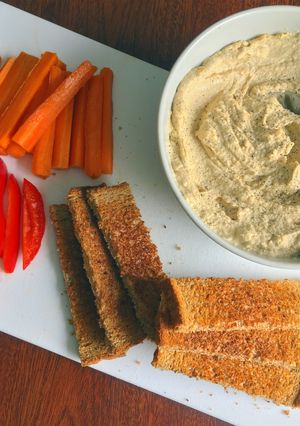 A picture of Hummus.