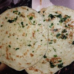 A picture of Garlic naan bread.