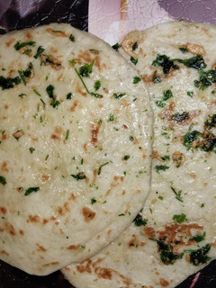 A picture of Garlic naan bread.