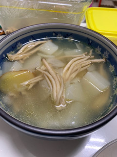 壓力鍋-菇菇蘿蔔雞湯 的食譜成品照片