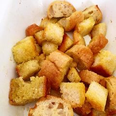 A picture of Crispy croutons.