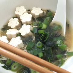 A picture of Miso Soup with Shirataki Noodles.