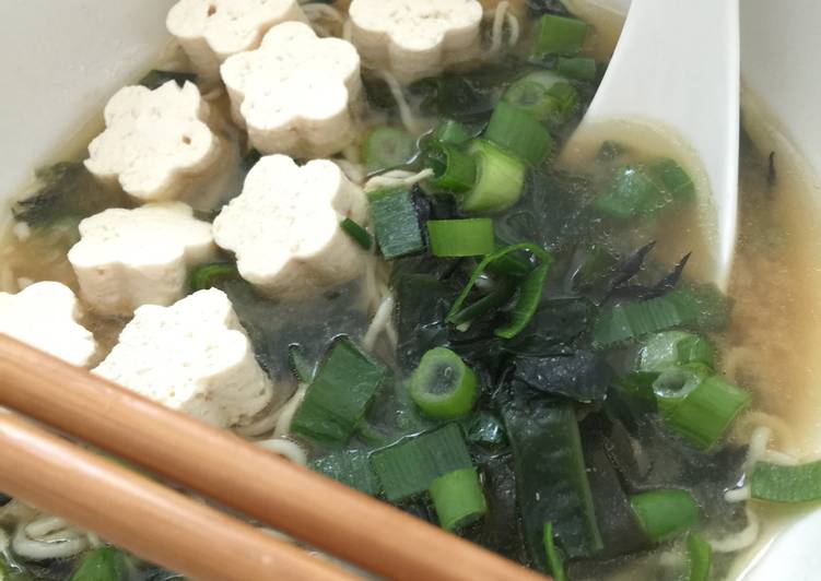 Recipe of Homemade Miso Soup with Shirataki Noodles