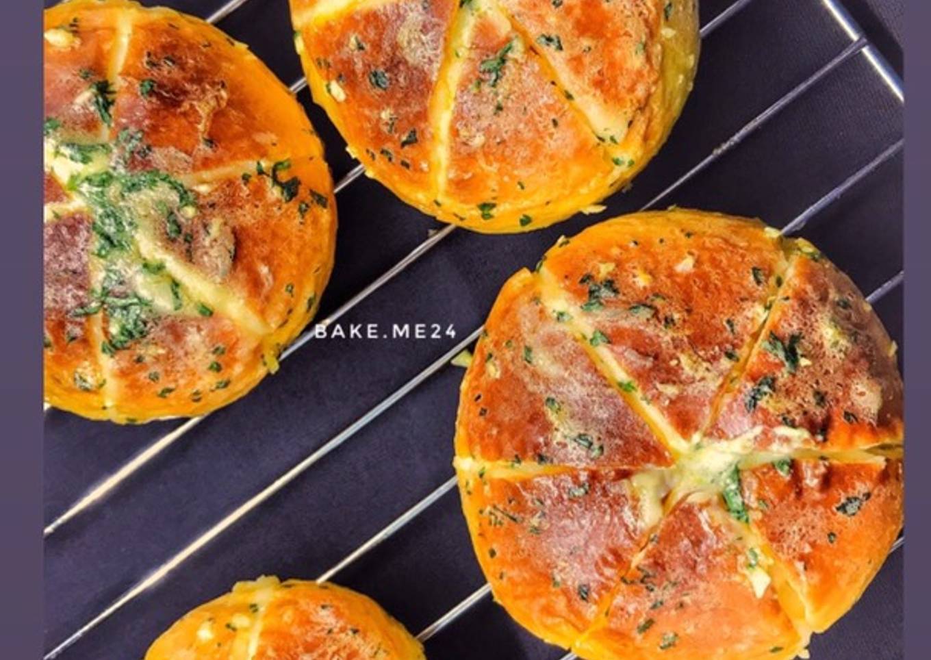 Korean Garlic Cheese Bread