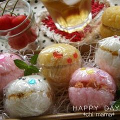 A picture of Wrapped Up Onigiri, Macaron Style.