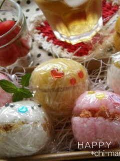 A picture of Wrapped Up Onigiri, Macaron Style.