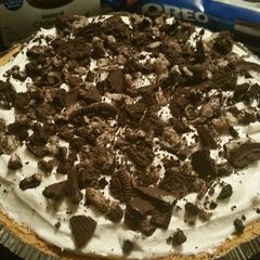 A picture of Oreo Cookie Pudding Pie.