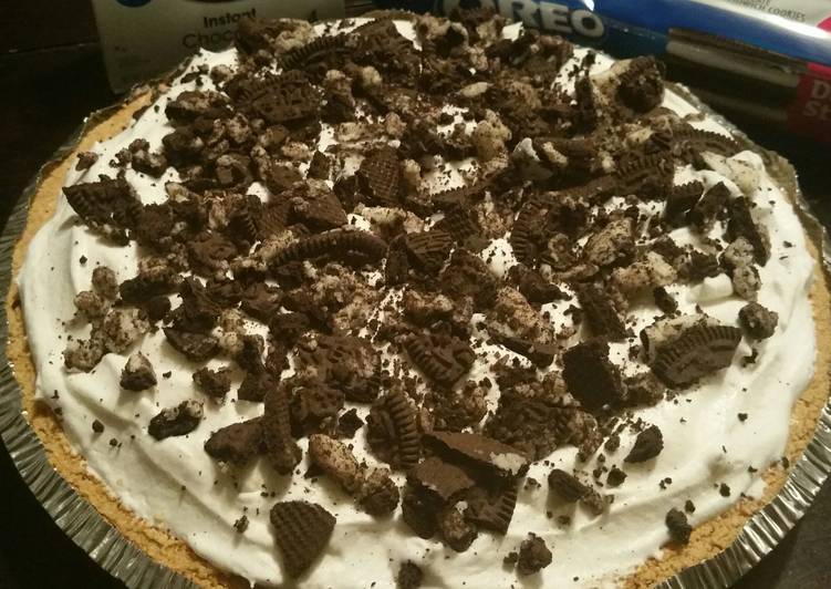 Easiest Way to Prepare Super Quick Homemade Oreo Cookie Pudding Pie