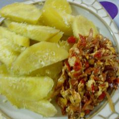 A picture of Sweet potatoes with egg sauce.