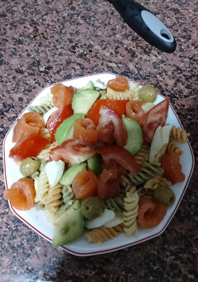 Una foto de Ensalada de Pasta y Salmón ahumado