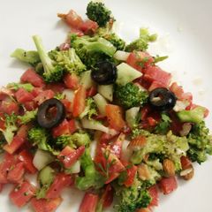 A picture of Healthy Broccoli Carrot Olives Salad.