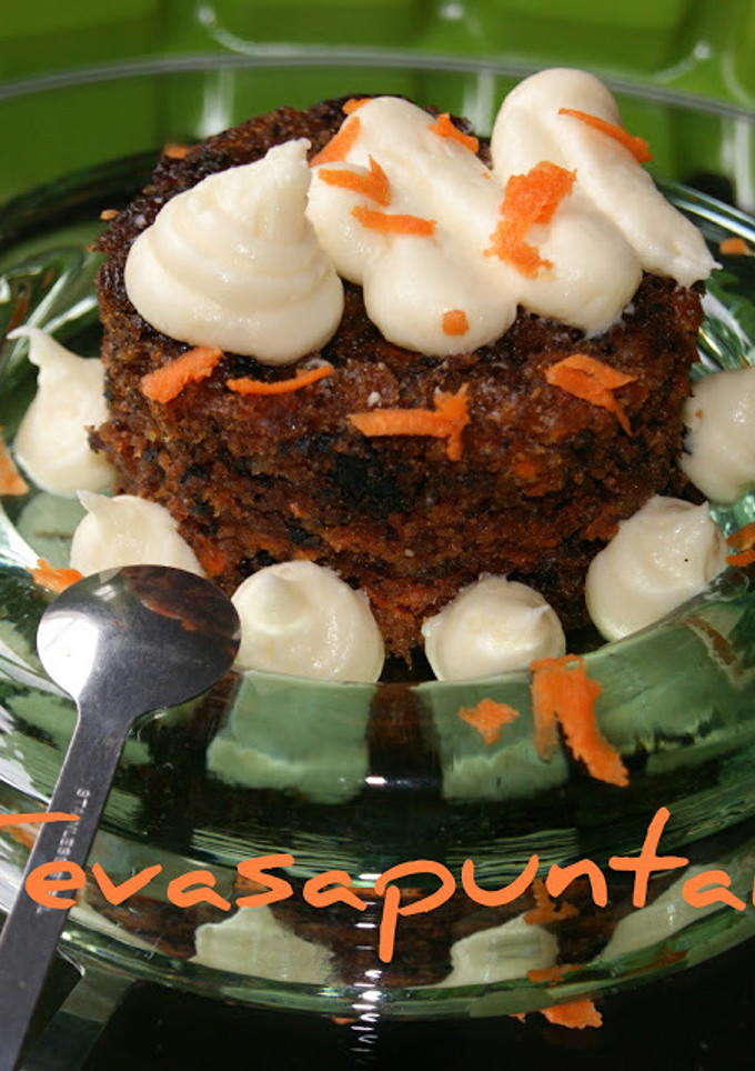 Una foto de Carrot cake, bizcocho de zanahorias y nueces