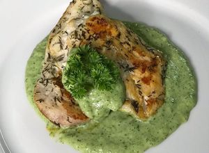 Una foto de Pollo en salsa de cilantro