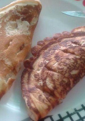 Una foto de Panquecas con mantequilla y mermelada