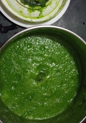 A picture of Hara dhania chutney in summer style.