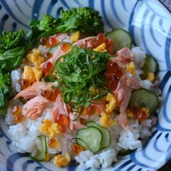 A picture of Simple ☆ Salmon, Salted Salmon Roe, and Broccolini Chirashizushi.