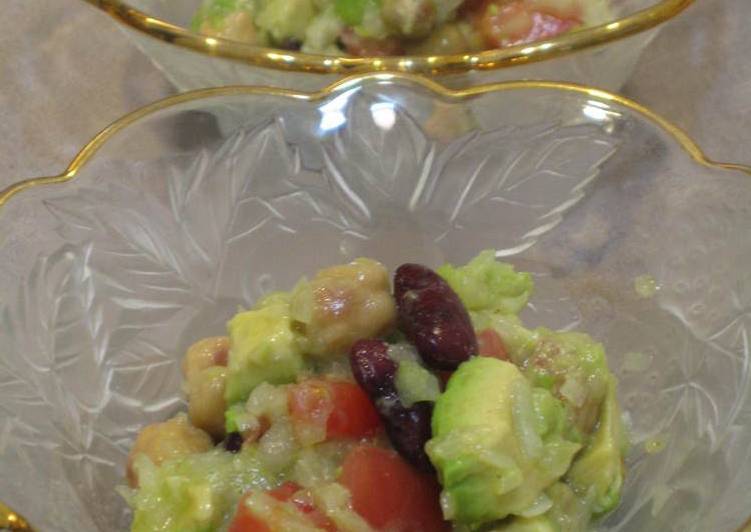 How to Prepare Perfect Oil-free Avocado and Bean Salad