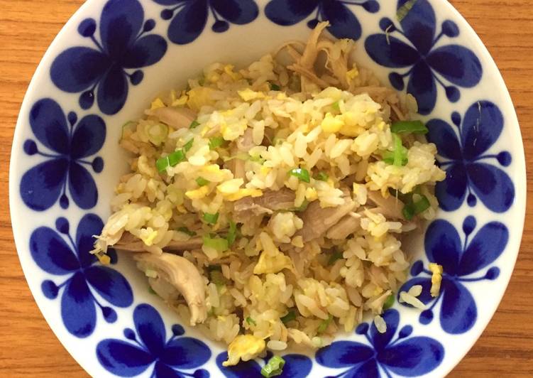 Recipe of Favorite ゆで鶏炒飯 Fried Rice w boiled chicken and baby onion