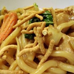 Chicken udon with garlic ginger sauce A picture of Chicken udon with garlic ginger sauce.