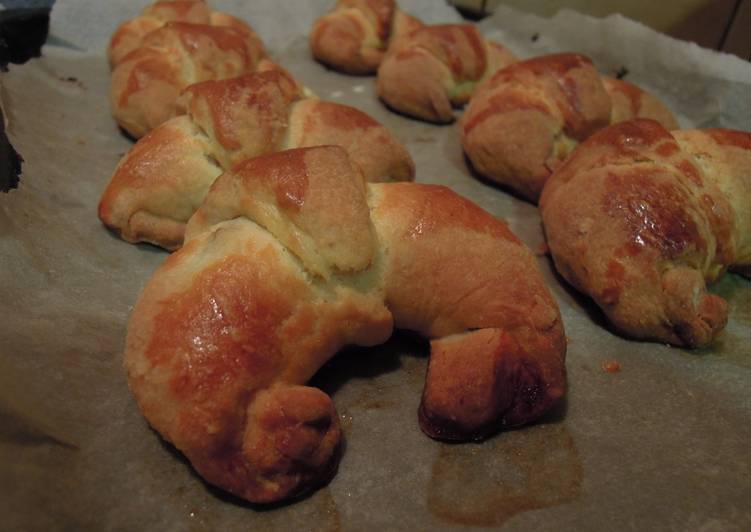 Leavened croissants