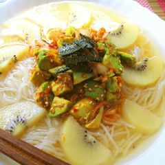 A picture of Fruity Naengmyeon with Avocado and Kiwi.