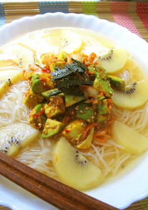 A picture of Fruity Naengmyeon with Avocado and Kiwi.