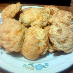 Dawn's chedder biscuits A picture of Dawn's chedder biscuits.