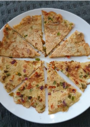 A picture of Egg Uttapam.