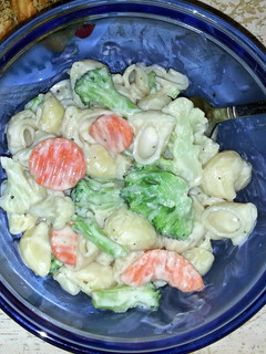 A picture of Kt's Pasta Primavera Alfredo.