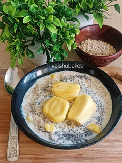 A picture of Oats and Jackfruit breakfast pudding in 5 minutes.