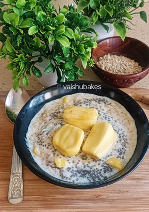A picture of Oats and Jackfruit breakfast pudding in 5 minutes.