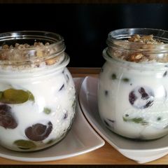 A picture of AMIEs YOGURT with GRAPEs, Cereals & Nuts.