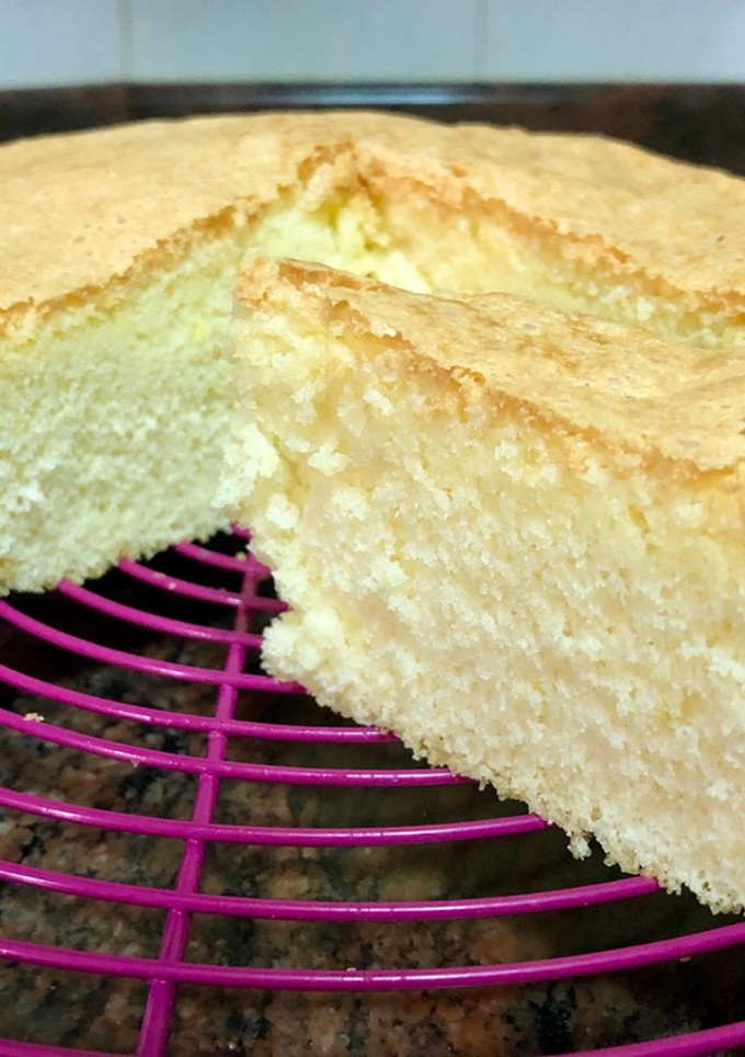 Una foto de Bizcocho de limón con maizena sin gluten y sin lactosa